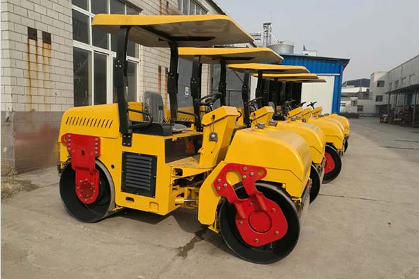 <a href='http://matchs.cn' target='_blank'>壓路機(jī)</a>