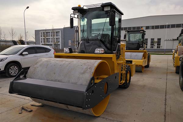 振動(dòng)<a href='http://matchs.cn' target='_blank'>壓路機(jī)</a>