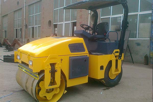 <a href='http://matchs.cn' target='_blank'>壓路機(jī)</a>